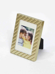 Rámeček 4,5 x 7 cm KPH MD-102 zlatý s šikmými proužky