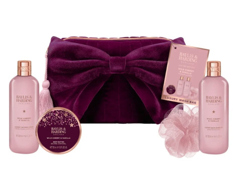 Baylis&Harding Wild Cherry & Vanilla Sada péče o tělo v taštičce, 5dílná