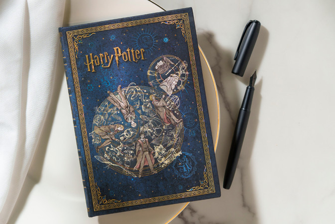 detail Paperblanks ULTRA zápisník - Legends of Hogwarts / Harry Potter, linkovaný