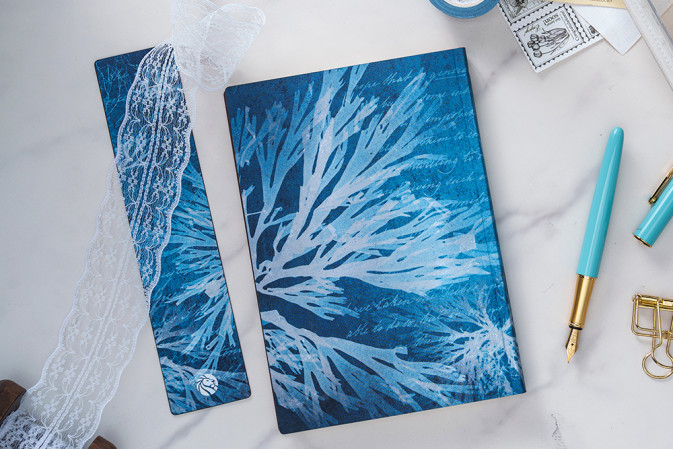 detail Paperblanks ZÁLOŽKA - Sea Flowers / Anna Atkins’ Cyanotypes