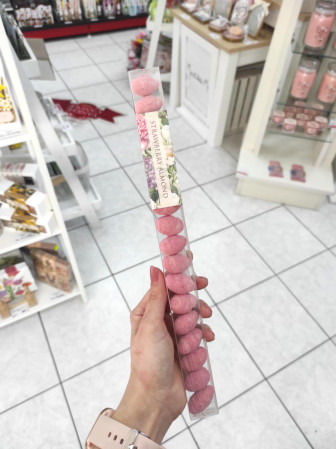 detail Sköna Ting Mandle v čokoládě 100g - Rose&Peony, Strawberry almond