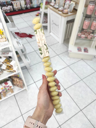 detail Sköna Ting Mandle v čokoládě 100g - Peony, bílá čokoláda