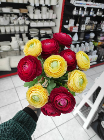 detail Autronic Ranunculus, umělý řezaný květ a poupě, žluté, 50cm