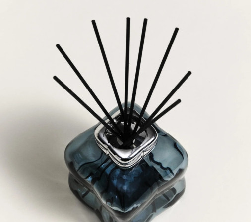 detail Maison Berger COSY BLUE, luxusní difuzér, náplň Cozy Musk 200ml