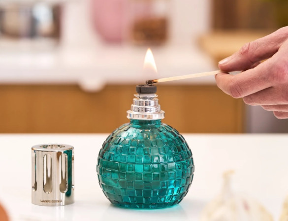 detail Maison Berger DISCO lampa GREEN s vůní COSY MUSK, 250ml