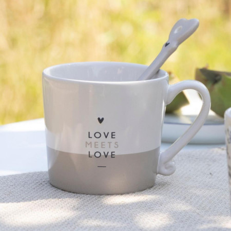 detail Bastion Collections Hrneček LOVE MEETS LOVE in black/titane, 200ml