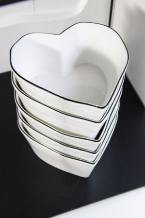 detail Bastion Collections Miska SRDCE in black 16x16x7cm (LI/BOWL HE 002 BL)