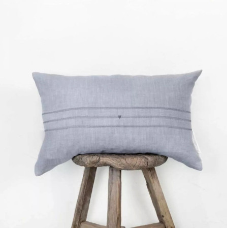 detail Bastion Collections Polštář 30x50cm BLUE NATUREL with stripes, 100% linen