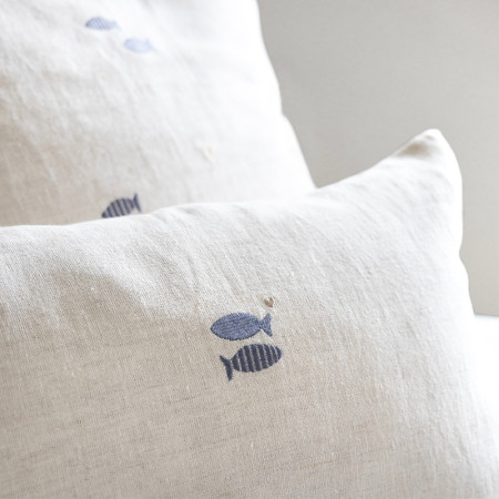 detail Bastion Collections Polštář 30x50cm NATUREL Fish in Blue 100% Linen