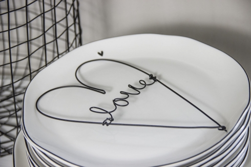 detail Bastion Collections Talířek BREAKFAST HEART in black, 23 cm