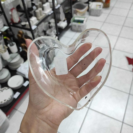 detail Bastion Collections Skleněná miska SRDCE Medium in black heart