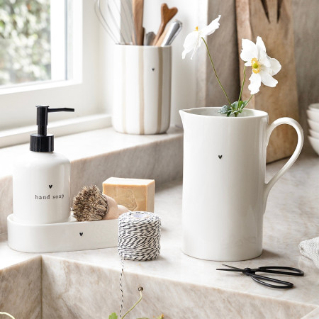 detail Bastion Collections Džbán Jug Large White in black, 20cm