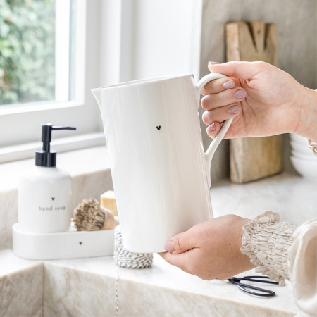 detail Bastion Collections Džbán Jug Large White in black, 20cm