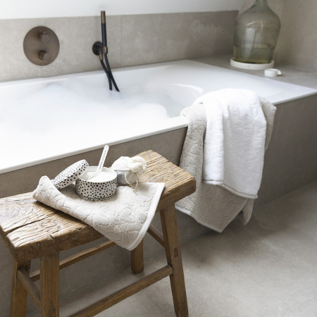 detail Bastion Collections Ručník TOWEL M, white in grey, 50x100cm