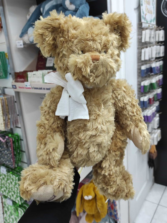 detail Bukowski Medvídek DANIEL s mašlí, 40cm