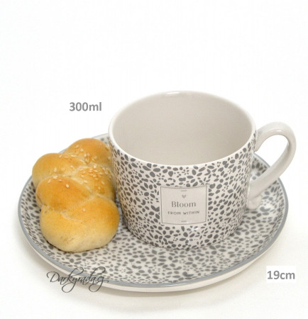 detail Bastion Collections Hrnek 300ml + talířek 19cm BLOOM in grey