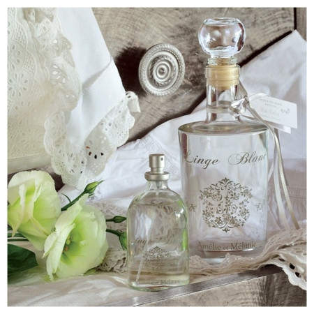 detail AMÉLIE et MÉLANIE - Linge Blanc, textilní sprej 100 ml