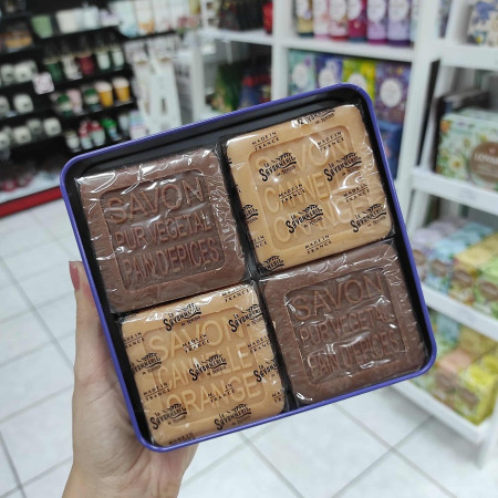 detail La Savonnerie Sada tuhých mýdel 4×100g v plechové dóze - Vánoční sáně