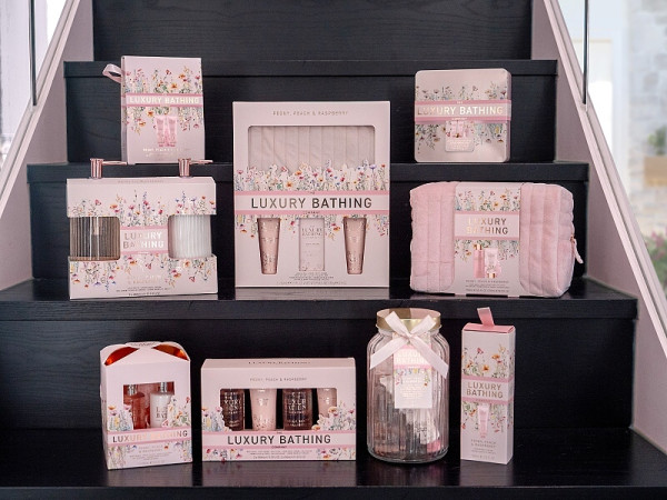 detail Grace Cole Peony, Peach & Raspberry, sada péče o tělo, 3dílná