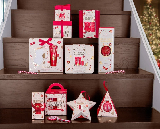 detail Grace Cole Wild Fig & Cranberry, dárkový set v plechové dóze