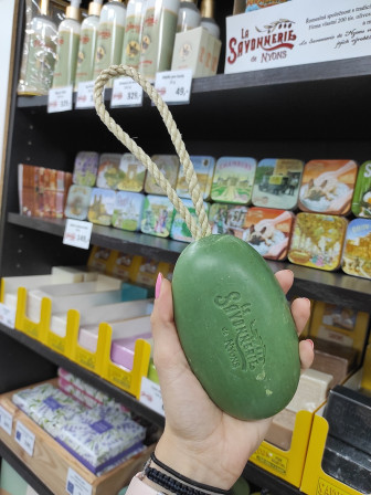 detail La Savonnerie Mýdlo na provázku 200 g - OLIVA, peelingové
