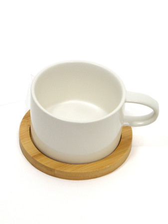 detail Fotohrnek Hrnek MAKRONKA s bambusovým podšálkem BÍLÁ