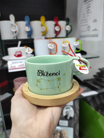 detail Fotohrnek MAKRONKA s bambusovým podšálkem MÁTOVÁ
