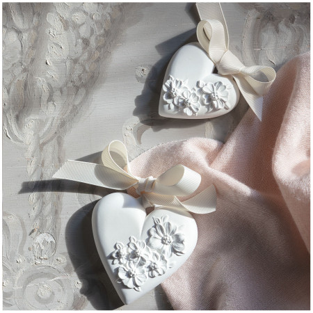 detail Mathilde M. - BOIS DE CACHEMIRE, vonný jíl Květinové srdce