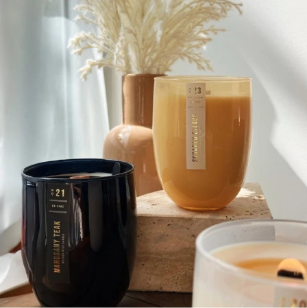 detail DW HOME - No. 21 - MAHAGONY TEAK, vonná svíčka 488g