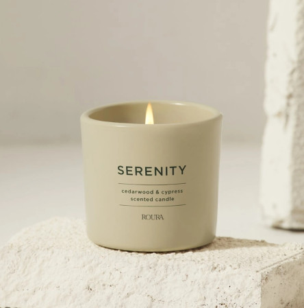 detail ROURA Serenity - Cedarwood & Cypress, Vonná svíčka, 250 g