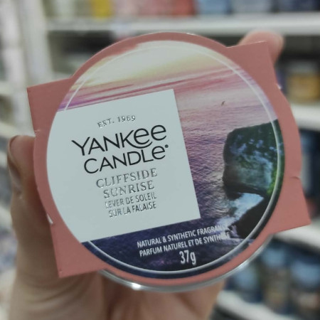 detail Yankee Candle Votivní svíčka ve skle 37g CLIFFSIDE SUNRISE