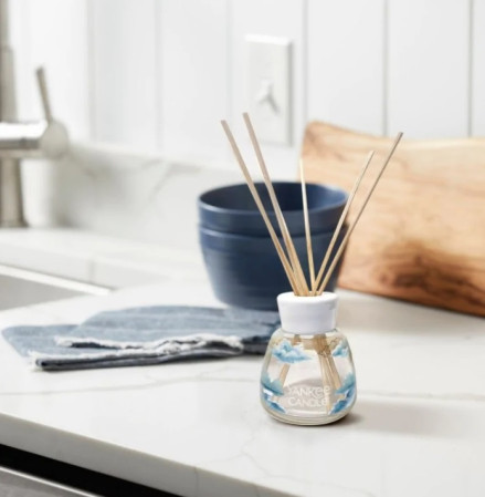 detail Yankee Candle Reed difuzér OCEAN AIR, 100 ml, signature