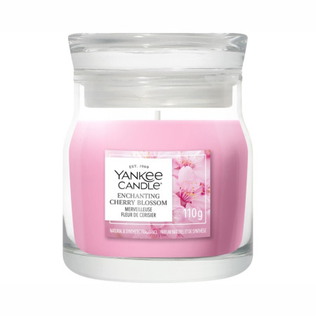 detail Yankee Candle ENCHANTING CHERRY BLOSSOM, signature malá svíčka 110g