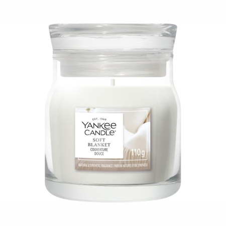 detail Yankee Candle SOFT BLANKET, signature malá svíčka 110g