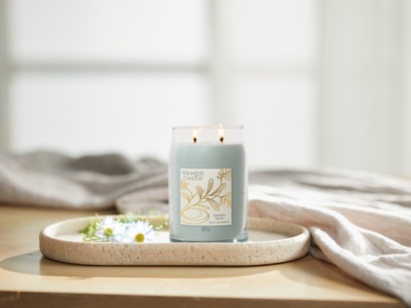 detail Yankee Candle SERENITY STONE, signature velká svíčka 567g