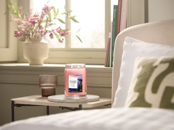 detail Yankee Candle CLIFFSIDE SUNRISE, signature velká svíčka 567g