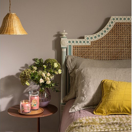 detail Yankee Candle CAPRI GLOW, signature střední svíčka 368g