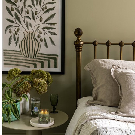 detail Yankee Candle OLIVE & CYPRESS, signature střední svíčka 368g