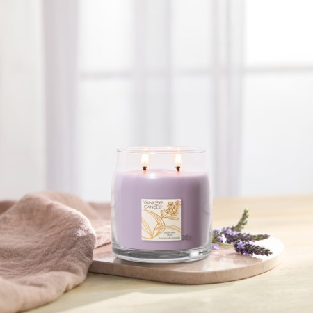 detail Yankee Candle Lavender Bliss, signature střední svíčka 368 g