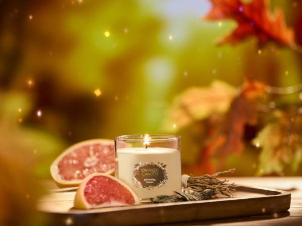 detail Yankee Candle GLISTENING LEAVES, signature tumbler malý 122g