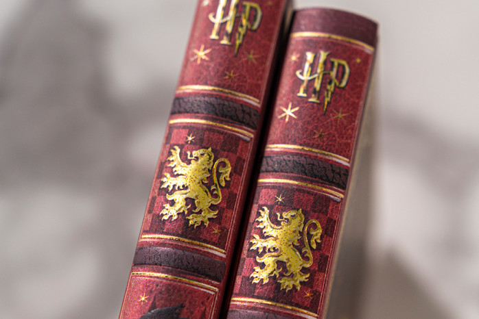 detail Paperblanks MIDI zápisník - Nebelvírský deník / Harry Potter, linkovaný