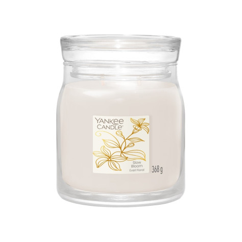Yankee Candle Slow Bloom, signature střední svíčka 367 g