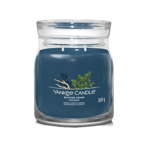 Yankee Candle Bayside Cedar, signature střední svíčka 368 g
