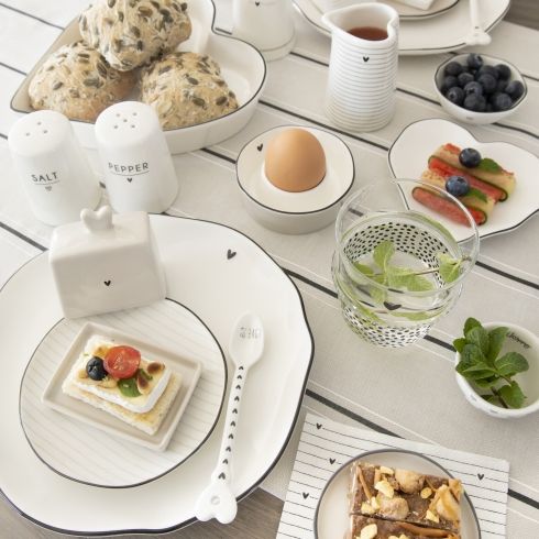 detail Bastion Collections Talířek BREAKFAST HEART in black, 23 cm