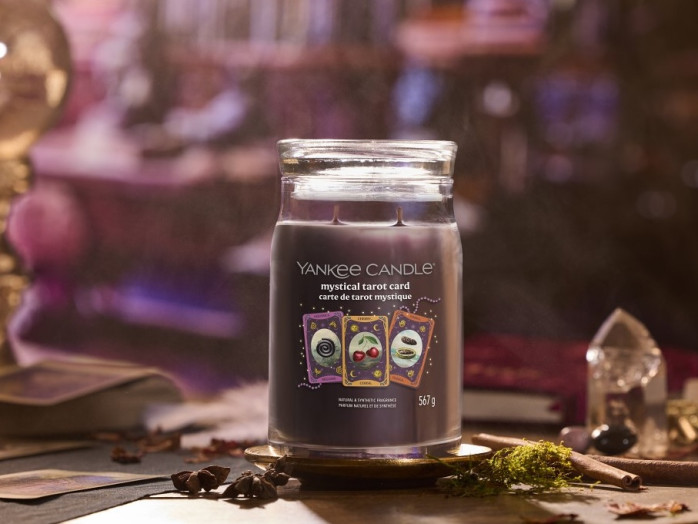 detail xYankee Candle Halloween Mystical Tarot Card, signature velká svíčka 567g