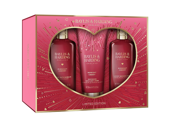 detail Baylis&Harding Midnight Cherry, dárková sada péče o tělo 3dílná