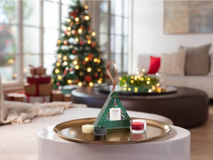 detail Yankee Candle Xmas 2026 Dárková sada 3x čajová svíčka a svícen