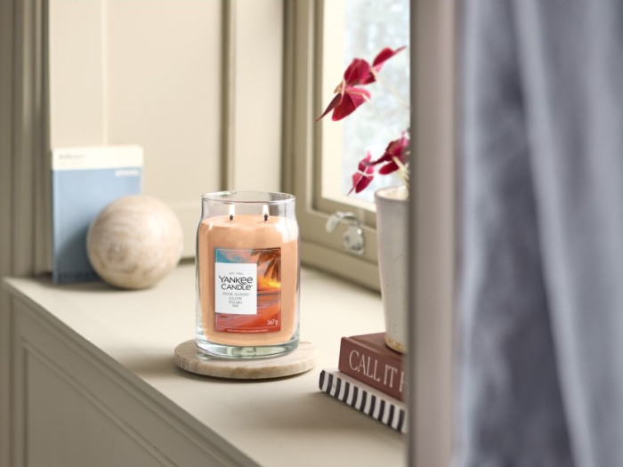 detail Yankee Candle Pink Sands Glow, signature velká svíčka 567g