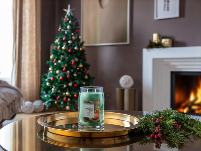 detail Yankee Candle Tree Trimming, signature velká 567g