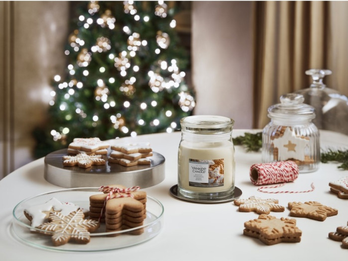 detail Yankee Candle Baking Memories, signature střední 368g